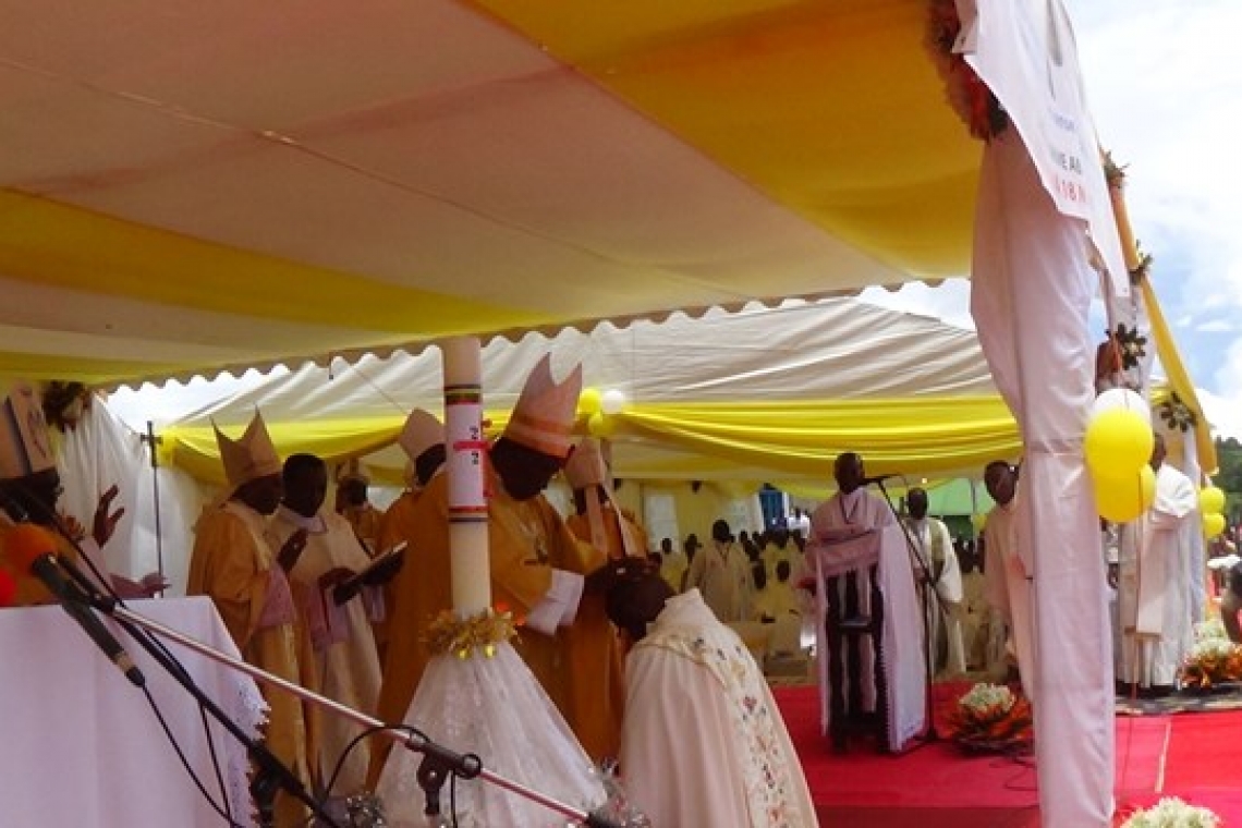 DIOCESE DE BURURI : ORDINATION EPISCOPALE DE SON EXCELLENCE MONSEIGNEUR SALVATOR NICITERETSE