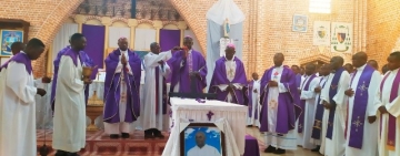 DIYOSEZE YA NGOZI YARAHEREKEJE N’ITEKA PATIRI PETERO KARAVERI NIYORUGIRA