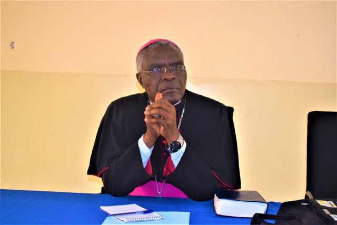 ENTRETIEN DE L’EVEQUE AVEC LE PERSONNEL SOIGNANT DE L’HOPITAL  MUYINGA