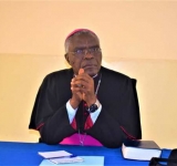 ENTRETIEN DE L’EVEQUE AVEC LE PERSONNEL SOIGNANT DE L’HOPITAL  MUYINGA