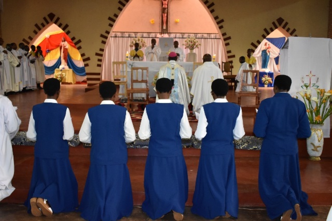 INDAGANO MU MURYANGO W'ABABIKIRA B'ABA ANNONCIADES, I JENDA