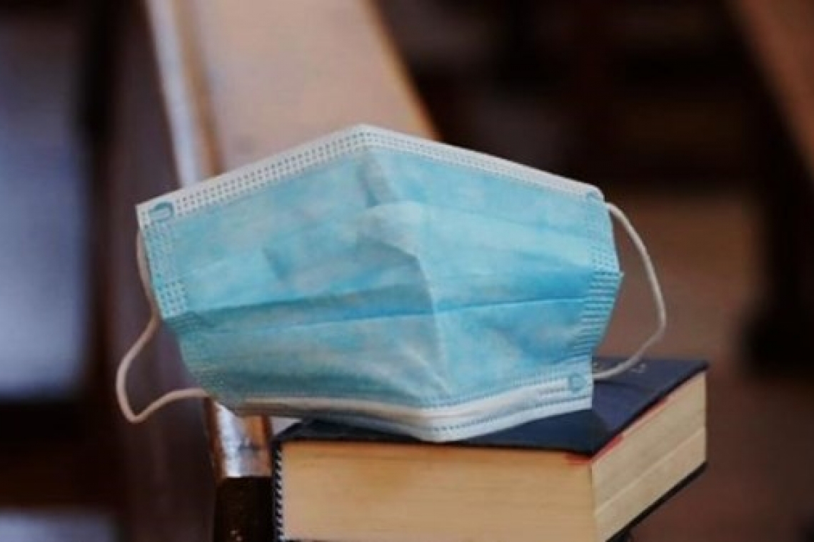 AU TEMPS DU CORONAVIRUS, EN ITALIE, DES SOEURS BENEDICTINES SE METTENT A FABRIQUER DES MASQUES A LA CHAINE