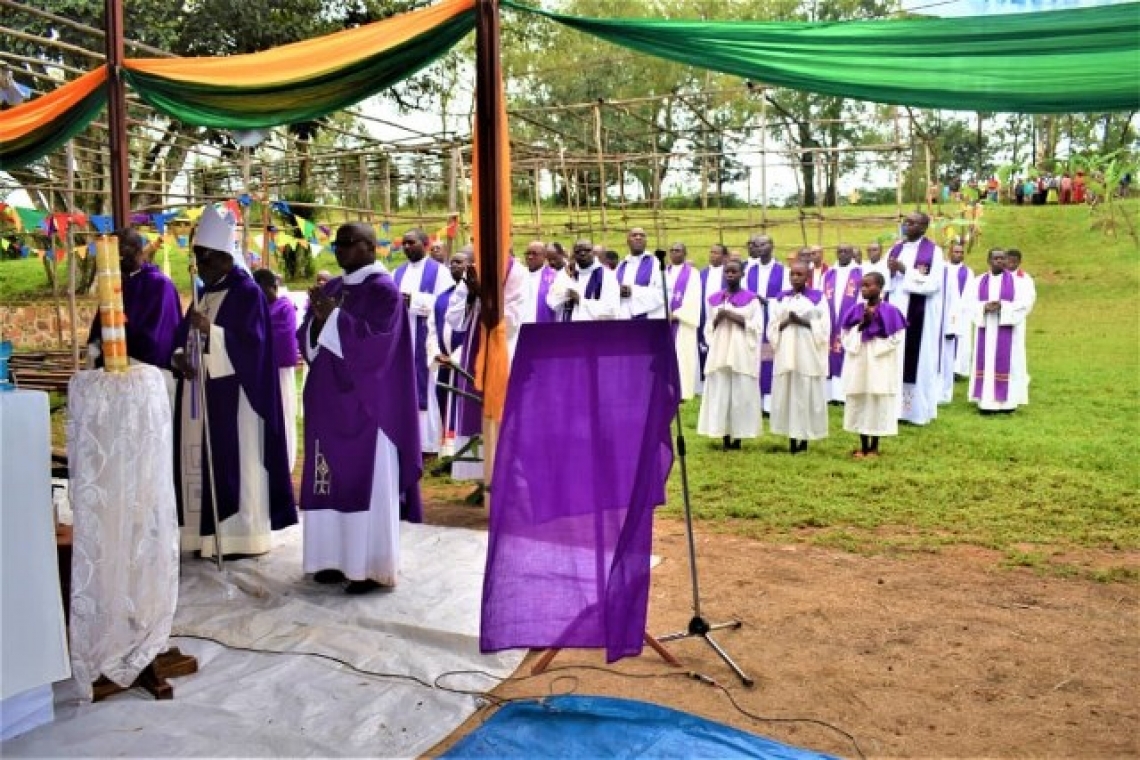 PELERINAGE DES PRETRES, DES RELIGIEUX, DES RELIGIEUSES ET DES LAÏCS AU SANCTUAIRE MARIAL DE BONERO