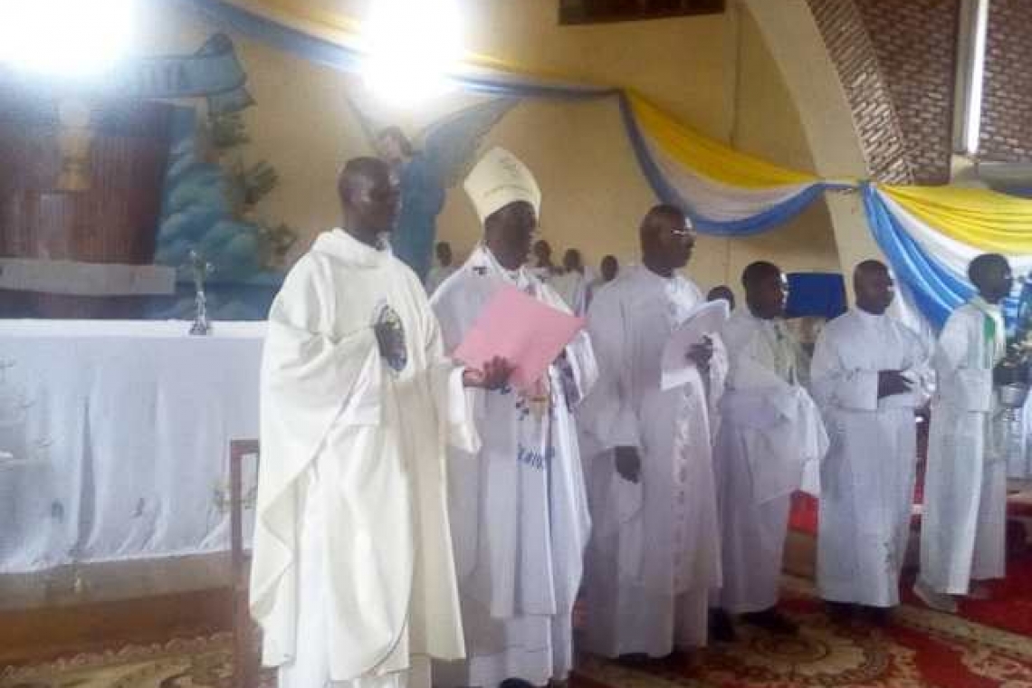 PUERI  CANTORES  YARAYE  IVUTSE  MURI  PARUWASI  MWUNGERE  MWIZA (SHATANYA)