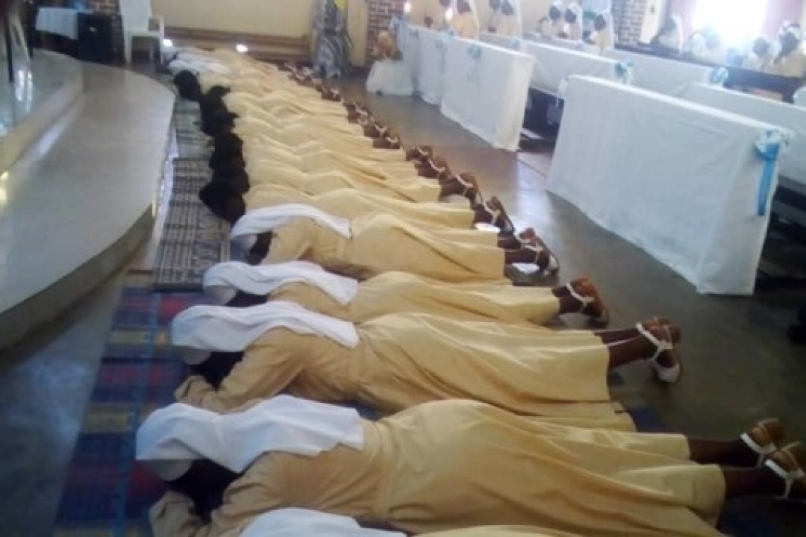 LA COMMUNAUTE DES SOEURS BENE-UMUKAMA DANS LA CELEBRATION DU JUBILE D'OR