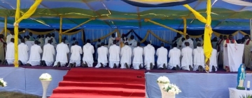 ORDINATIONS SACERDOTALE ET DIACONALE EN PAROISSE SHOMBO. TROMPETTE D’ALLEGRESSE DANS L’ARCHIDIOCESE DE GITEGA  
