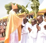 LES CEREMONIES D'ORDINATIONS SACERDOTALE ET DIACONALE, ET COLLATION DES MINISTERES DE LECTORAT ET D'ACOLYTAT DANS LA PAROISSE RUGAZI
