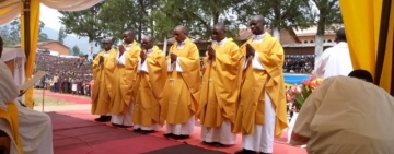 IYATIGWA MW’IBANGA RY’UBUSASERDOTI N’UBUDIYAKONI N’ITANGWA RY’IBICE BIGANISHA KW’IRYO BANGA RY’UBUSASERDOTI MURI PARUWASI MUSIGATI