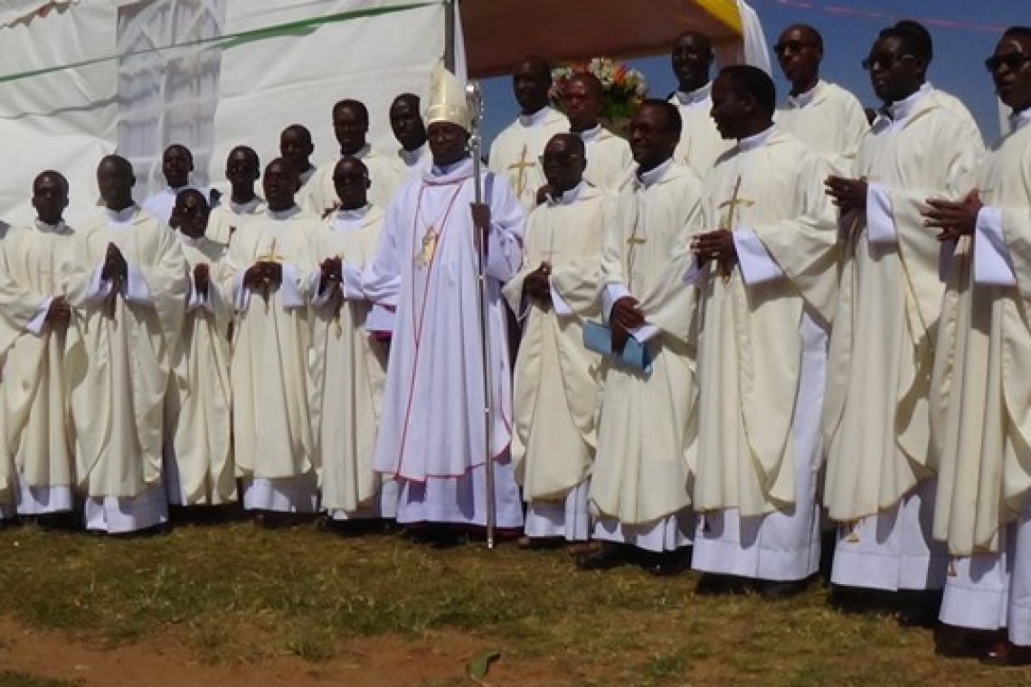 ORDINATIONS SACERDOTALE ET DIACONALE DANS LE DIOCESE CATHOLIQUE DE BURURI EN PAROISSE RUTOVU