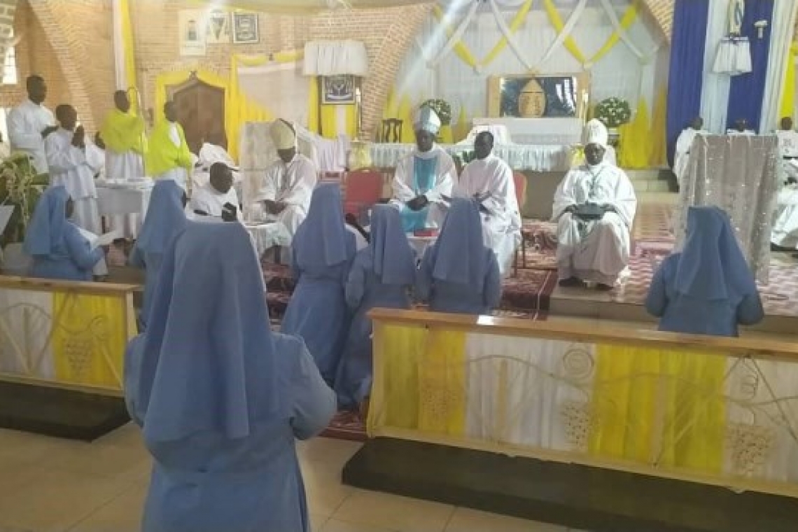PROFESSIONS RELIGIEUSES DANS LA CONGREGATION DES SŒURS DU CŒUR IMMACULE DE MARIE « BENE MARIYA »,  DIOCESE DE NGOZI