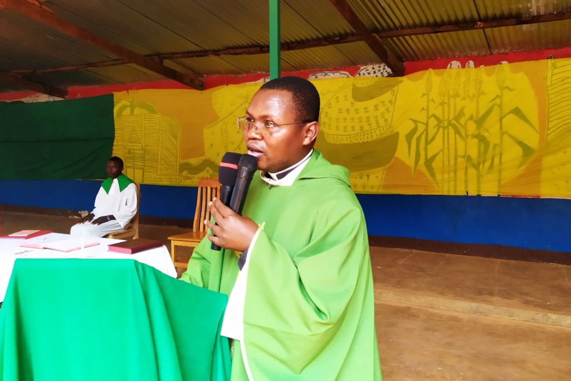 LA COMMUNAUTE CHRETIENNE DE LA PAROISSE GASHIKANWA EST DANS LA JOIE D’ACCUEILLIR DE NOUVEAUX CHRETIENS ISSUS PRINCIPALEMENT DE L’ETHNIE BATWA