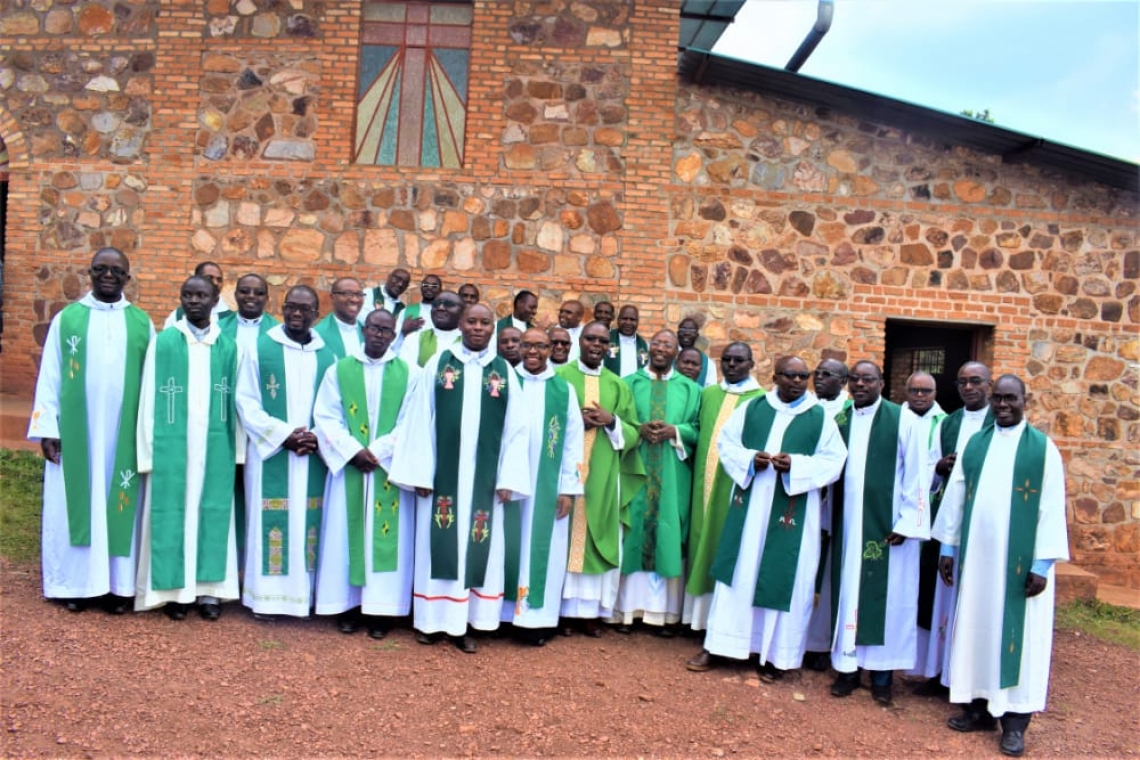 UKWUGURURA UMWAKA W’UBUTUMWA MU GISATA C’ABALAYIKE