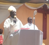 LA SOLENNITE DE LA TOUSSAINT : LE DIOCESE ETAIT DANS LA JOIE D’ACCUEILLIR L’ERECTION D’UNE NOUVELLE PAROISSE