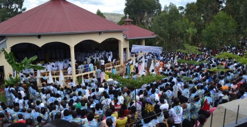 DANS LA PAROISSE MUYAGA, CELEBRATION DU JUBILE DE CENT ANS DU MOUVEMENT EUCHARISTIQUE «INGENDANYI» 