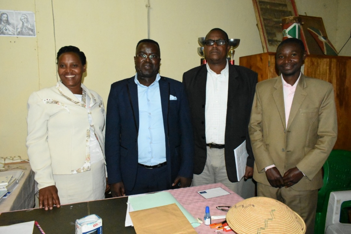 A LA DIRECTION DU LYCEE DE MURAMVYA, DES CEREMONIES DE REMISE ET REPRISE 