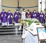 LES FUNERAILLES DE FEU MGR JEAN LOUIS NAHIMANA : VIBRANTS HOMMAGES MELES D’EXPRESSIONS D’EMOTIONS.