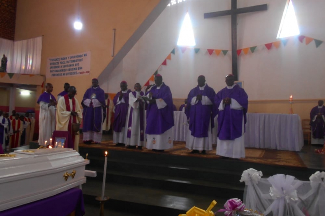 PATIRI GASPARI NIBIZI YARAYE ASUBIYE MU NGORO KWA DATA