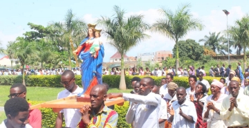 AU SANCTUAIRE MARIAL DE BUTERERE, LA FAMILLE SALESIENNE A CELEBRE LA FETE DE MARIE AUXILIATRICE PAR L'ACCUEIL DE NOUVEAUX SALESIENS COOPERATEURS