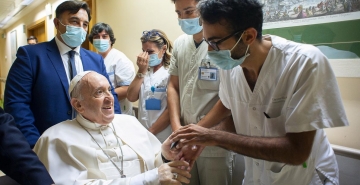 LE PAPE FRANÇOIS A QUITTE L'HOPITAL APRES NEUF JOURS DE CONVALESCENCE SUITE A SON OPERATION DU COLON