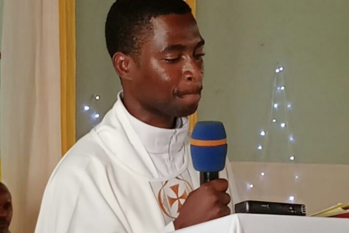 PAROISSE KABURANTWA, MESSE DE PREMICE DE MONSIEUR L’ABBE DIEUDONNE NSHIMIRIMANA JEUNE PRETRE