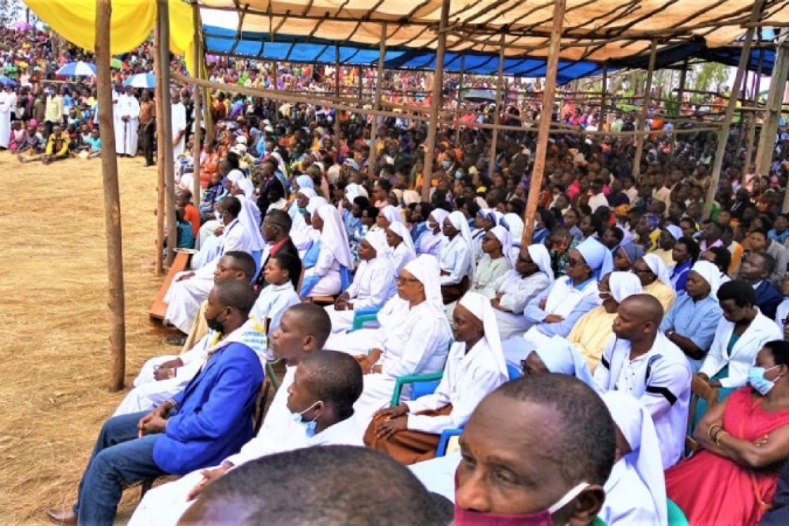 TWARAYE DUHIMBAJE UMUSI MUKURU CANE W’IYURIZWA MW’IJURU RYA BIKIRA MARIYA