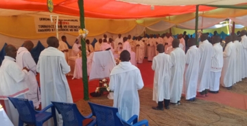 PARUWASE MURIZA YO MURI DIYOSEZE KATOLIKA YA RUYIGI YARAHIMBAJE YUBILE Y’IMYAKA 50