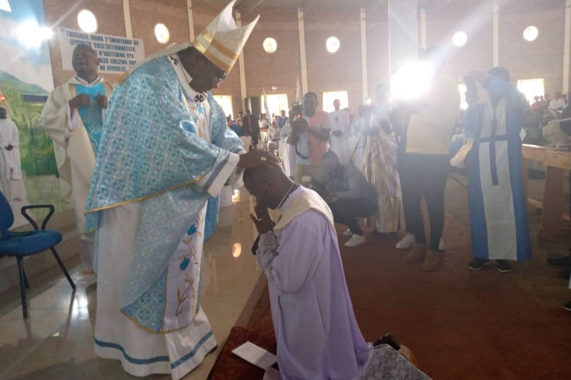 ORDINATION SACERDOTALE ET COLLATION DU MINISTERE DE LECTORAT DANS LA PAROISSE BWOGA CHIOGGIA DE L’ARCHIDIOCESE DE GITEGA (BURUNDI)
