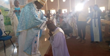 ORDINATION SACERDOTALE ET COLLATION DU MINISTERE DE LECTORAT DANS LA PAROISSE BWOGA CHIOGGIA DE L’ARCHIDIOCESE DE GITEGA (BURUNDI)