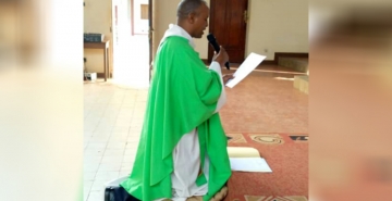 ENFIN, LE NOUVEAU RECTEUR DU GRAND SEMINAIRE SAINT CURE D’ARS DE BUJUMBURA A PRETE SERMENT