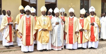ENFIN, LA MISSION DU NOUVEAU NONCE APOSTOLIQUE AU BURUNDI S.E. Mgr DIEUDONNE DATONOU EST CONFIEE AU SEIGNEUR !