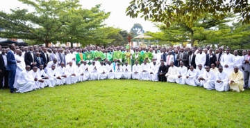 LE NOUVEAU NONCE APOSTOLIQUE DANS LES MURS DU GRAND SÉMINAIRE INTERDIOCESAIN SAINT JEAN PAUL II DE GITEGA