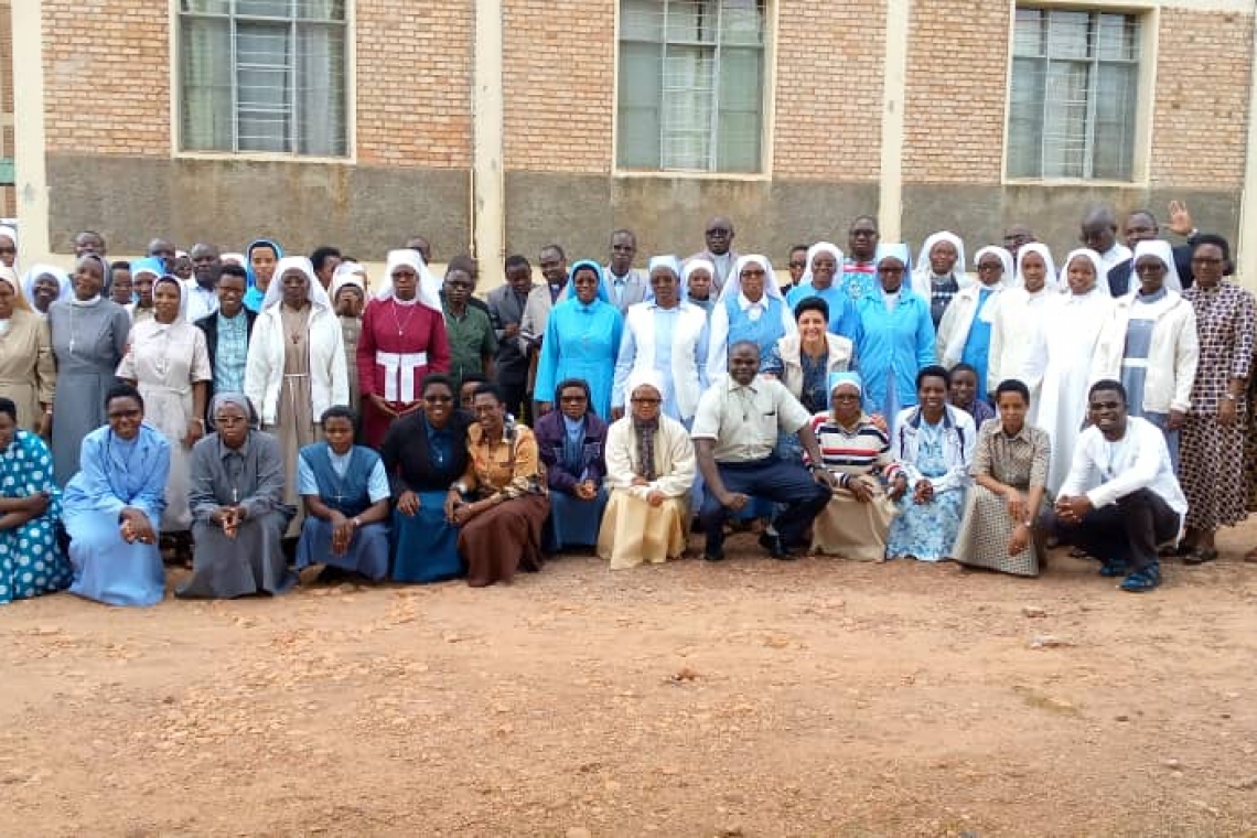 MAITRES ET MAITRESSES DES NOVICES DU BURUNDI ET LES REPRESENTANTS DES FOYERS DE CHARITE EN SESSION DE FORMATION SUR LES ŒUVRES PONTIFICALES MISSIONNAIRES (OPM)