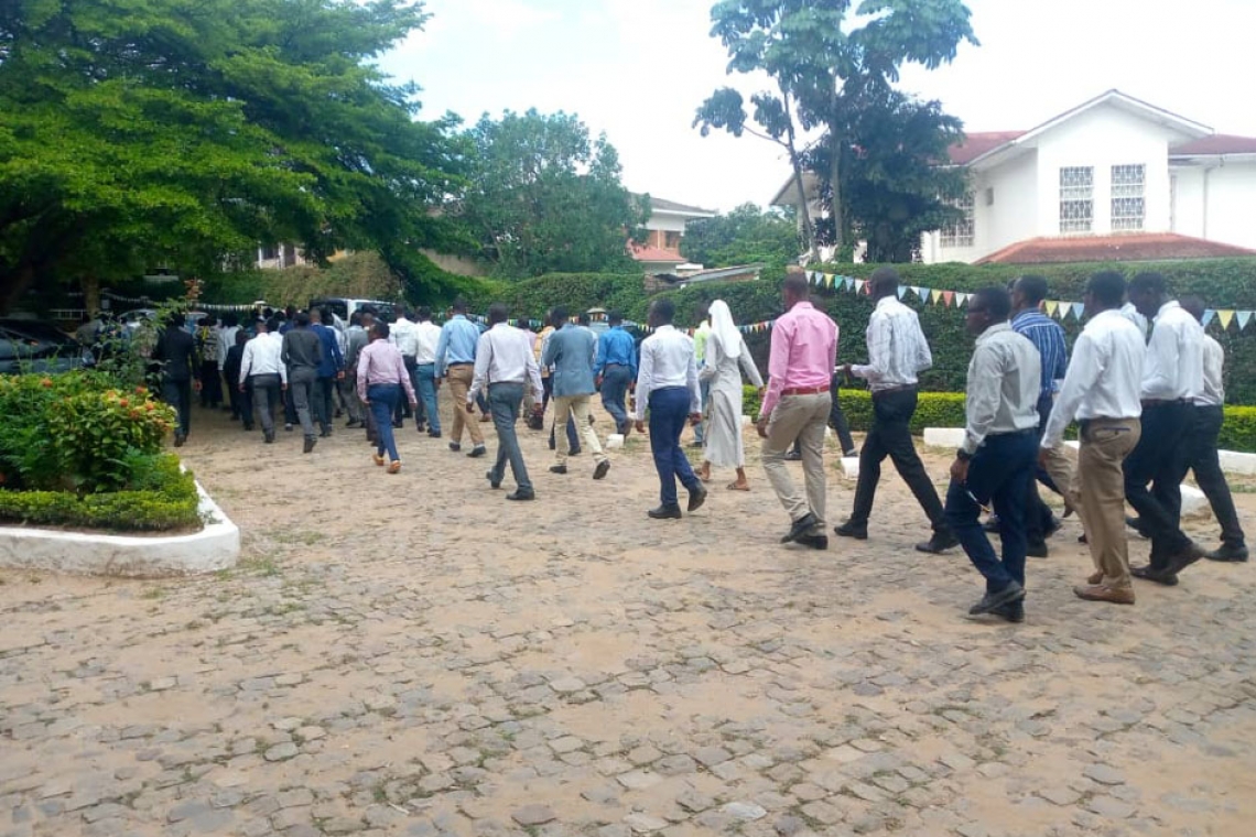 LES SEMINARISTES DU GRAND SEMINAIRE SAINT CURE D'ARS DE BUJUMBURA EN PELERINAGE AU SANCTUAIRE MARIAL DE GIKUNGU