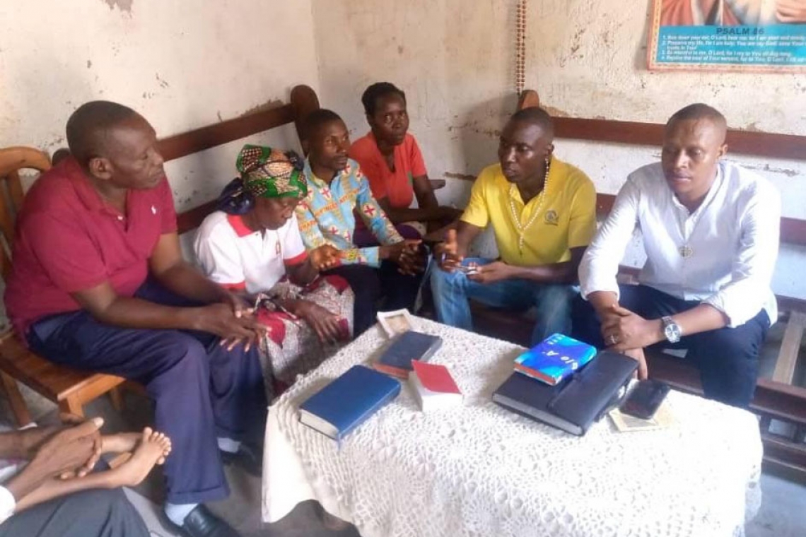 PAROISSE CATHEDRALE REGINA MUNDI : LA VISITE DE LA COMMISSION PAROISSIALE CHARGEE DE LA PASTORALE DES PETITES COMMUNAUTES CHRETIENNES VIVANTES (PCCV)