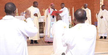 PAROISSE BUTERERE : ORDINATION SACERDOTALE CHEZ LES PERES SALÉSIENS DE DON BOSCO