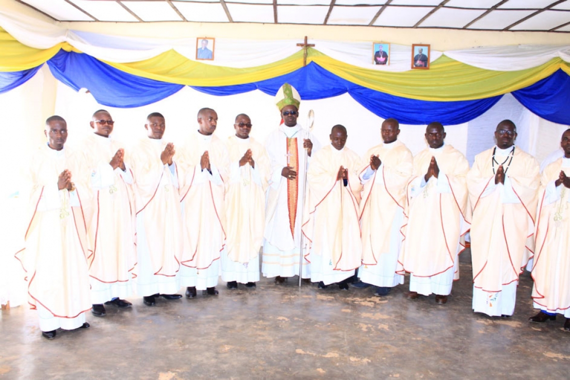 DIYOSEZE KATOLIKA YA NGOZI YARIGINYE IVYIZA VY’UKWATIRA ABASASERDOTI, ABADIYAKONI N’UGUTANGA IBICE VY’UBUSASERDOTI