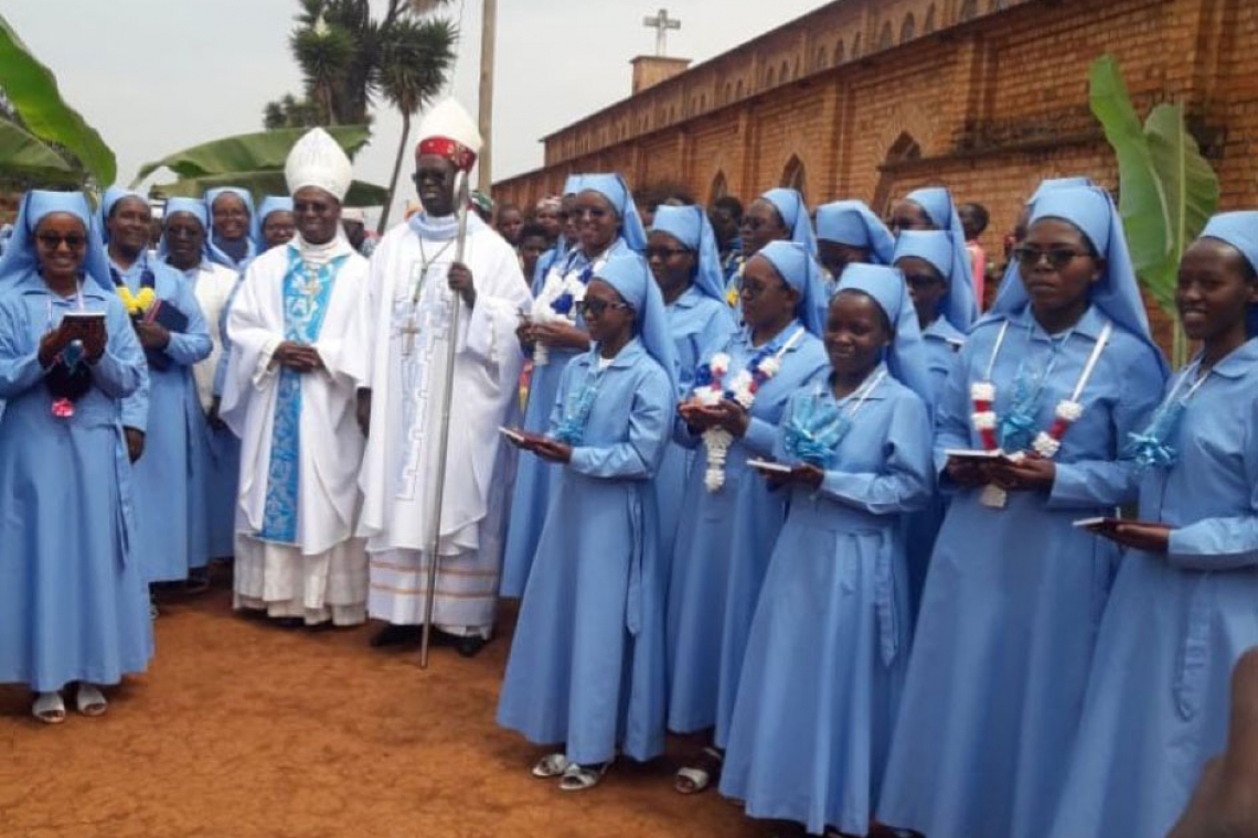 PAROISSE BUSIGA : PROFESSIONS RELIGIEUSES CHEZ LES SOEURS BENE MARIYA
