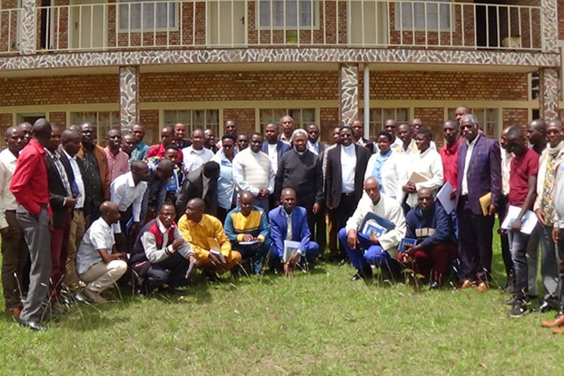 LE BUREAU D’EVANGELISATION FORME LES CORRESPONDANTS PAROISSIAUX DU SITE INTERNET DE LA CECAB A BURURI