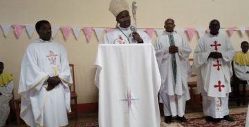 VISITE PASTORALE DE L'EVEQUE DANS LA PAROISSE DE MUHUZU