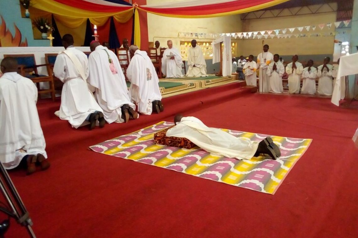 UN FRERE DE LA CONGREGATION « NOTRE DAME DE LA MISERICORDE » ORDONNE PRETRE A GITEGA