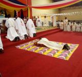 UN FRERE DE LA CONGREGATION « NOTRE DAME DE LA MISERICORDE » ORDONNE PRETRE A GITEGA