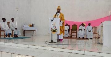 VISITE DE L’EVEQUE DE BURURI DANS LA PAROISSE DE MUYANGE
