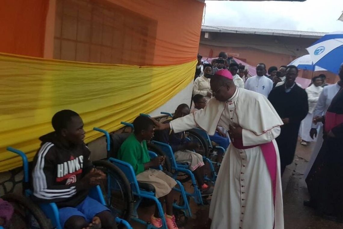 VISITE DU NONCE APOSTOLIQUE AU BURUNDI AU CENTRE DES HANDICAPES « SAINT BERNARD » DE MAKAMBA