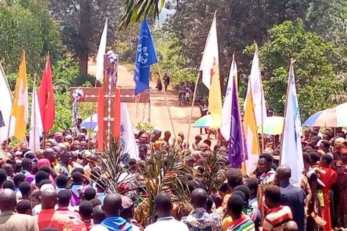 LA CROIX DES JEUNES EN PAROISSE GISURU DU DIOCESE DE RUYIGI