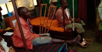 LES MEMBRES DU RENOUVEAU CHARISMATIQUE CATHOLIQUE DE LA PAROISSE MUCUNGUZI EN VISITE AUX MALADES