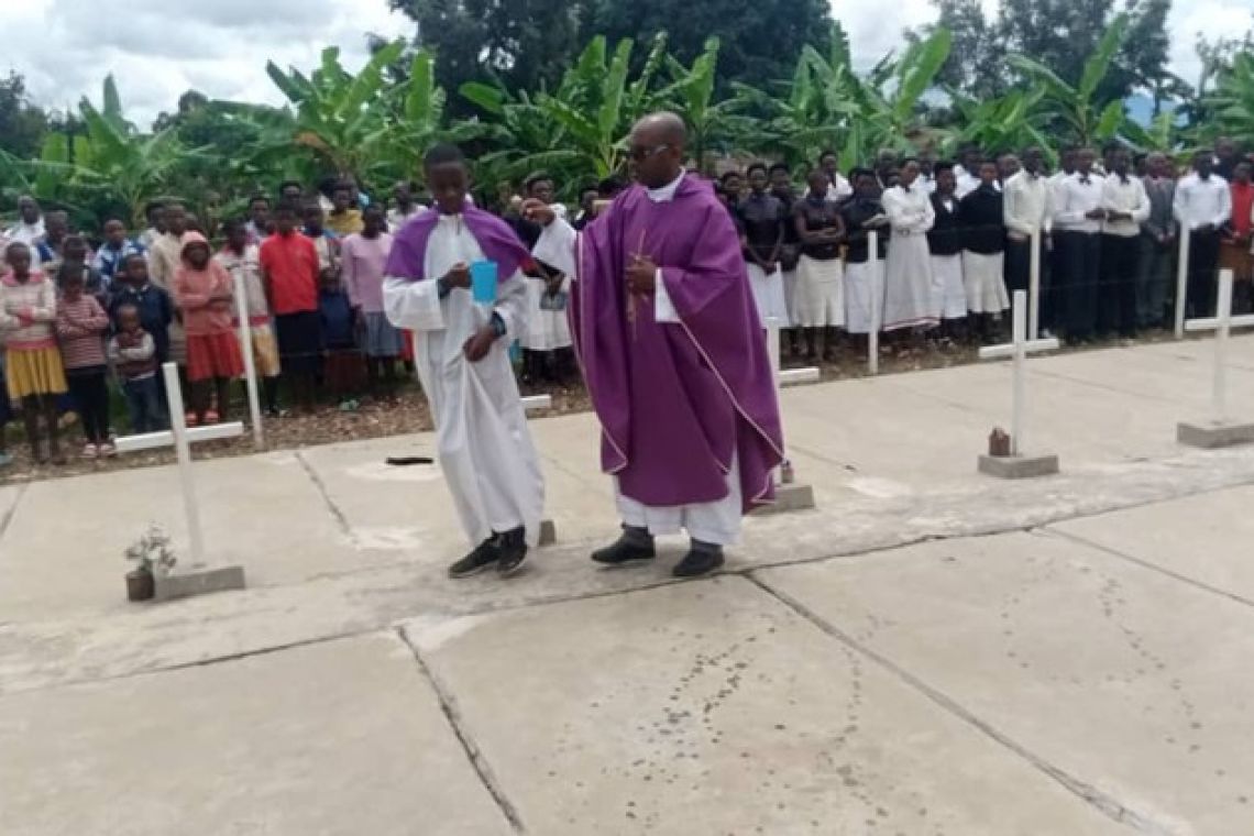 COMMEMORATION DE VINGT ELEVES CHORISTES EMPORTES PAR L'ACCIDENT DU 24 AVRIL 2016