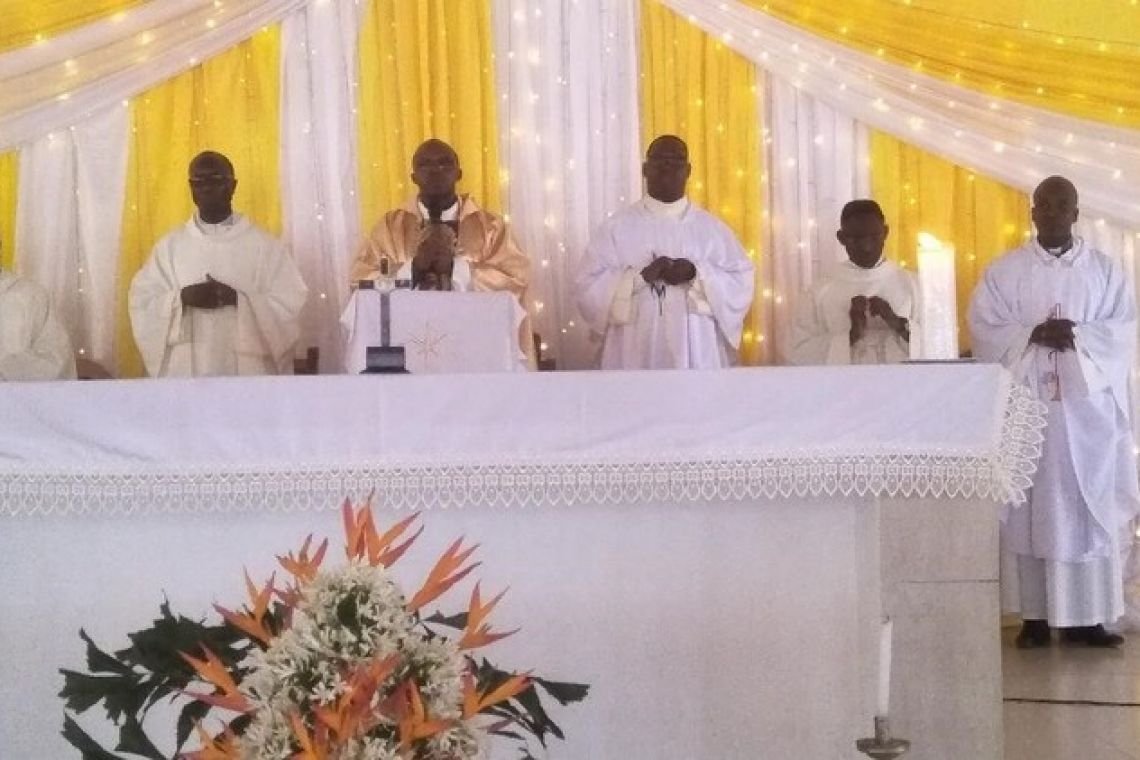 PREMIERE COMMEMORATION DE LA CANONISATION DE SAINT CESAR DE BUS