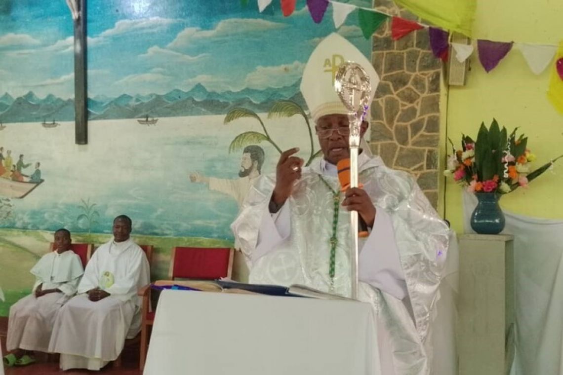 VISITE DE L’EVEQUE DE BURURI DANS LA PAROISSE KIGWENA