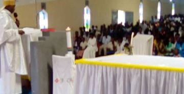 VISITE DE L’EVEQUE DE BURURI DANS LA PAROISSE MUNINI