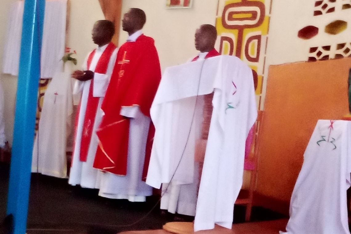 CELEBRATION DU SACREMENT DE CONFIRMATION A MUZINDA